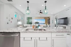 Holmes Beach Retreat! Condo in Margaritaville with amazing views of the bay! - Perico Island