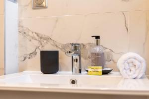 RARE ! Studio with terrace 5min walk to the Palais