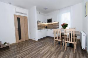 Solid Gold Garni Hotel