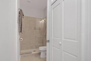 Central OTR, Lux King Bed, Fast Wifi, Fully Equipped, 50in TV, Sleeps 3ppl