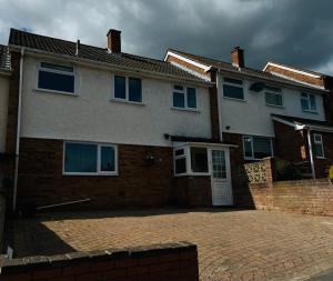 stylish gym Jacuzzi fast WIFI PS5 parking 2 spaces