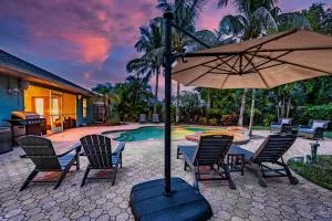 Nautical Escape! Private pool home with a tropical backyard oasis! - West Bradenton