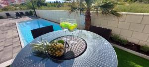 Apartments Pool Villa Maria, Novalja 