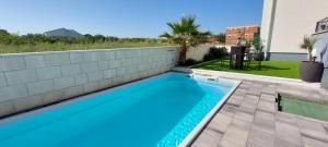 Apartments Pool Villa Maria, Novalja 