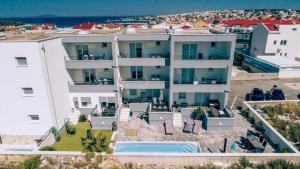 Apartments Pool Villa Maria, Novalja 
