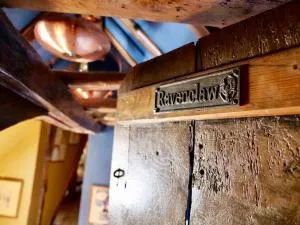 The Famous Harry Potter House, Hot Tub, Cinema Room, Sky TV - Littlebury