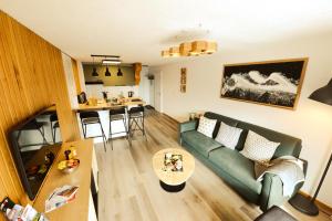 Peak view - 4 persons