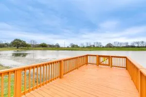 Lakefront Gem on 32-Acre Lot in Angleton! - Angleton