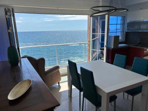 Vivienda 1ª línea mar en paseo marítimo