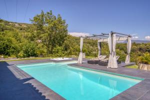 Sejours chez l'habitant SUITE 20m2 DANS VILLA PISCINE JACUZZI : photos des chambres