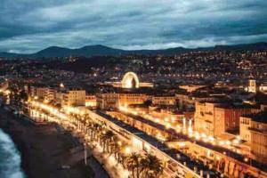 CENTRE VILLE-GRAND APPARTEMENT DE 50 M2 - COSY AVEC TERRASSE -Wifi