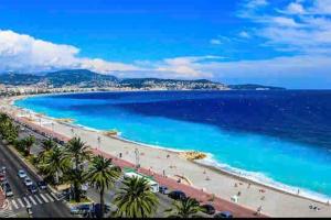 CENTRE VILLE-GRAND APPARTEMENT DE 50 M2 - COSY AVEC TERRASSE -Wifi