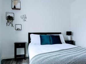 Sterling Stylish 2 bedroom Central Modern Apartment