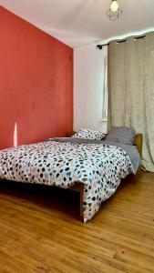 Appartements LE BORD DE LA LOIRE - chambre avec salle de bains commune : photos des chambres