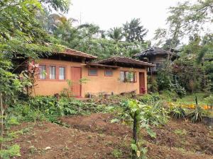 Deniyaya National backpackers hostel