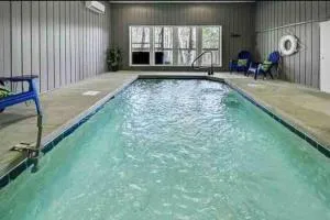 Tennessee Oasis Pool Cabin - Starkeytown
