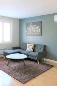 Family-Friendly 3BR Home with Backyard - Pointe-aux-Trembles