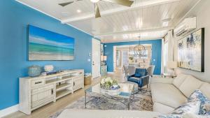 NEW! SaltWater Serenity less than 500ft to AMI, Canal Front!