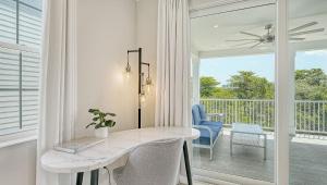 NEW! SaltWater Serenity less than 500ft to AMI, Canal Front!