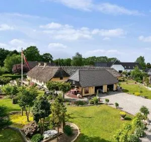 Charmerende stråtag strå hus (med Vildmarksbad) - Brande