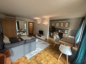 Appartements F2 avec Terasse, Parking gratuit : photos des chambres