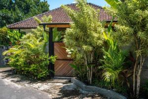 Rumah Mahira - Charming 1BR Home with Living Room and Full Kitchen, nestled in Quiet Uluwatu Jungle