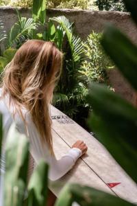 Rumah Mahira - Charming 1BR Home with Living Room and Full Kitchen, nestled in Quiet Uluwatu Jungle