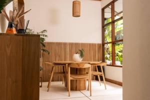 Rumah Mahira - Charming 1BR Home with Living Room and Full Kitchen, nestled in Quiet Uluwatu Jungle