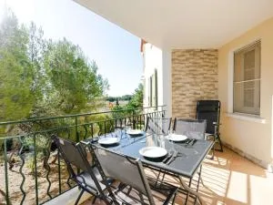 Appartement T3 avec balcon, parking privatif, proches commerces - FR-1-409-258 - Vires