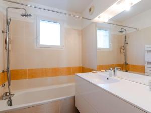 Appartement T3 avec balcon, parking privatif, proches commerces - FR-1-409-258