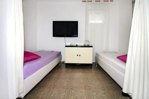 Apartments by the sea Tisno, Murter - 4298