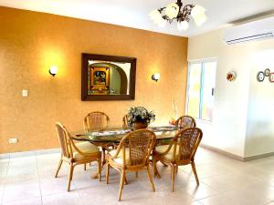 Medium Room in Bay view home