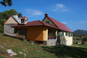 Holiday house with a parking space Zuta Lokva, Senj - 22686