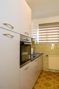 Apartments with a parking space Trogir - 22655