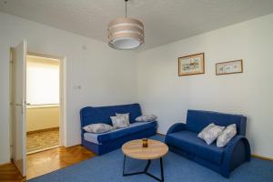 Apartments with parking space Trogir - 22655