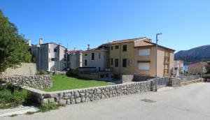 Apartments by the sea Baska, Krk - 22699
