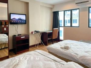 SBR2B Hozem KK0763 Apartment CBD