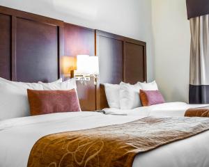 Double Room with Two Double Beds - Non-Smoking room in Comfort Suites Woodland - Sacramento Airport