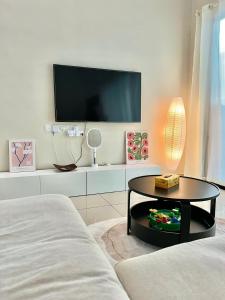 Newly Renovated Modern&Spacious 17pax Semi-D