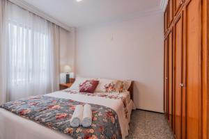 Vista Alta - 150 metros BEIRA MAR - Garagem - Recepção 24horas - Smart TV - Cozinha Completa - Ar Condicionado Sala e Quarto - Internet 100Mb Upload e 50Mb Download