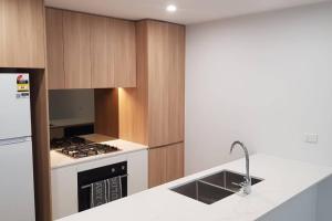 Near New Spacious Apt w Mountain Views!