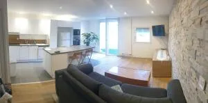 Magnifique appartement rénové avec terrasse - 基扬古尔