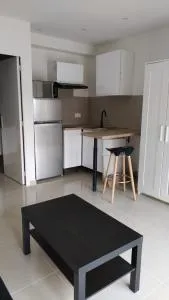 Studio meublé proche Métro JO24 - 诺瓦西勒塞克