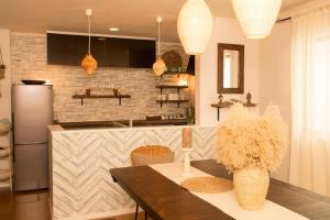 ライカムまで10分!!大人女子にオススメ。フォトジェニックなアンティーク家具に囲まれて最高の夜を。。