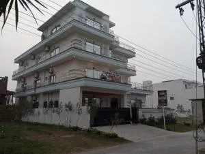 Hotel Luxe Heights Lahore - Kānjra