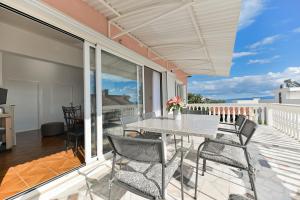 Villa Grande Vista - Spacious 3 BR Apartment with Large terrace and Fantastic sea view