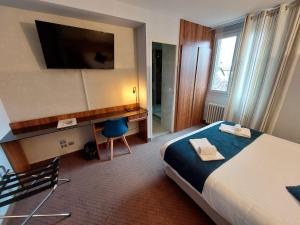 Logis Hotels - Hotel et Restaurant Le Lion d'Or : Chambre Double Supérieure