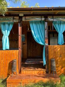 Oasis Blue Lozenets