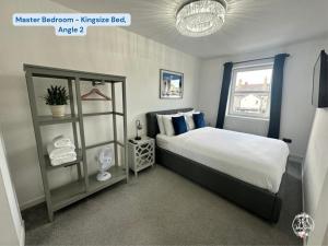 COASTAL RETREAT Town Centre Entire Property, Very Close to Sea & Restaurants, 2 King Size Beds