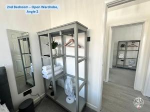 COASTAL RETREAT Town Centre Entire Property, Very Close to Sea & Restaurants, 2 King Size Beds